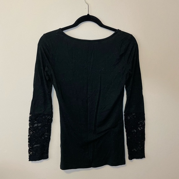 GUESS v-neck long sleeve shirt with lace sleeves - Picture 3 of 3